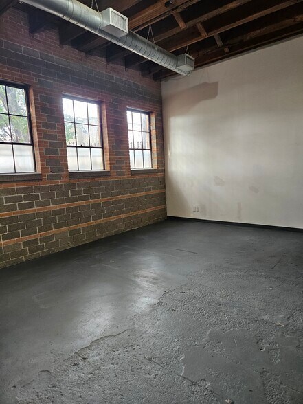 More Photos Of 3116 Commerce St, Dallas Office For Lease