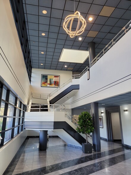 More Photos Of 5716 Corsa Ave, Westlake Village Office For Lease