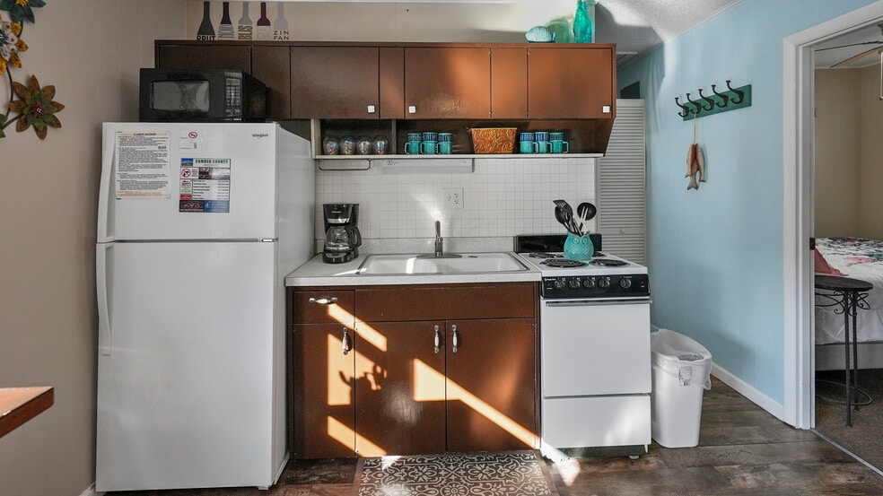 More Photos Of 91 Breeze Dr, Camdenton Hotel For Sale