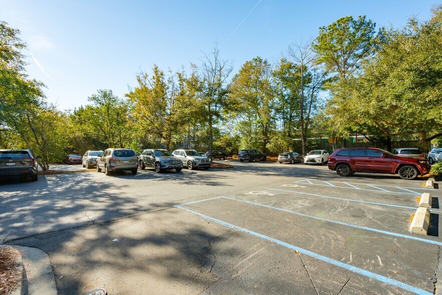 More Photos Of 710 Johnnie Dodds Blvd, Mount Pleasant Medical For Lease