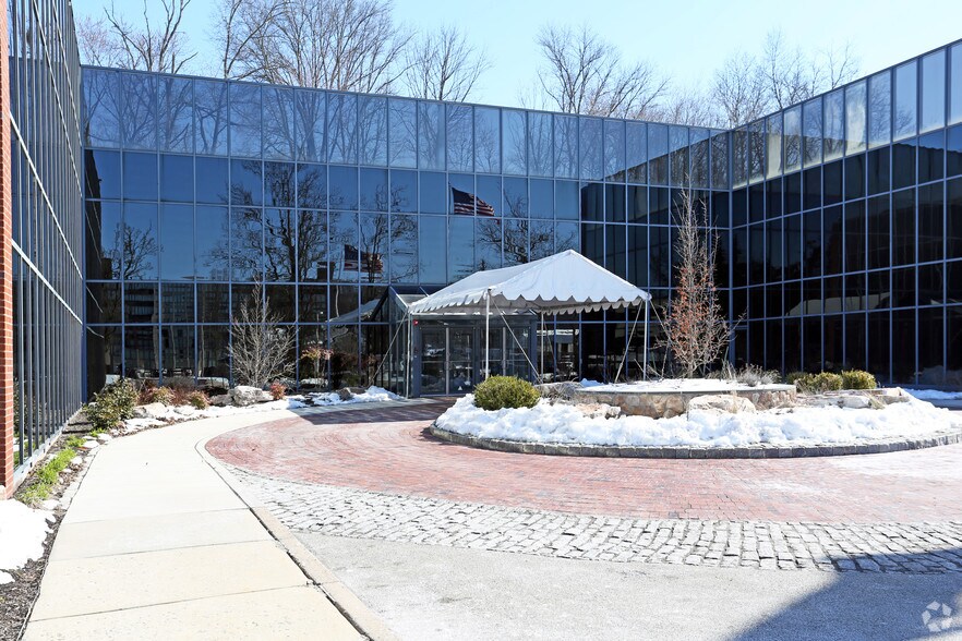 More Photos Of 467 Pennsylvania Ave, Fort Washington Medical For Lease