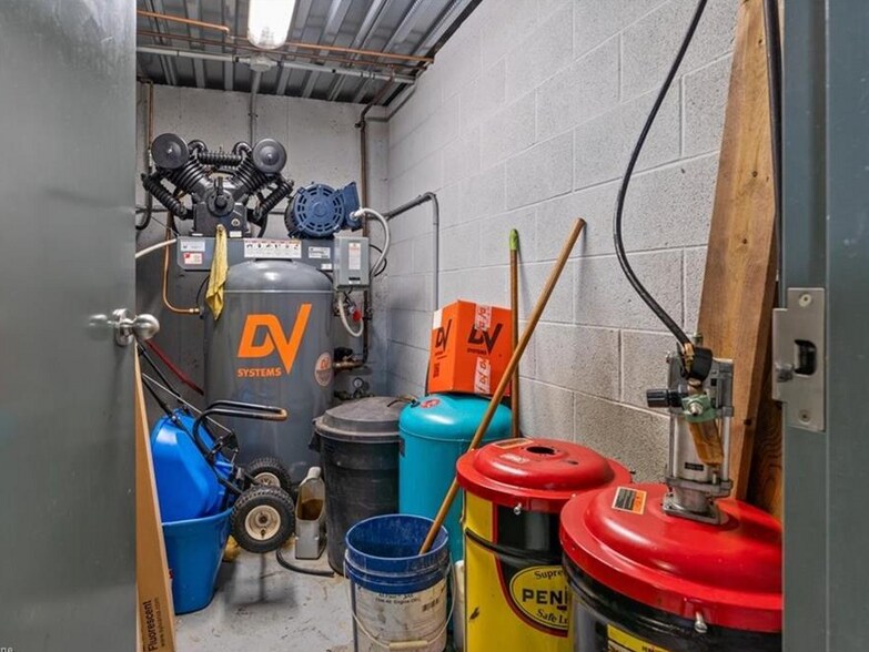 More Photos Of 158 Hwy 20 W, Fonthill Auto Repair For Sale