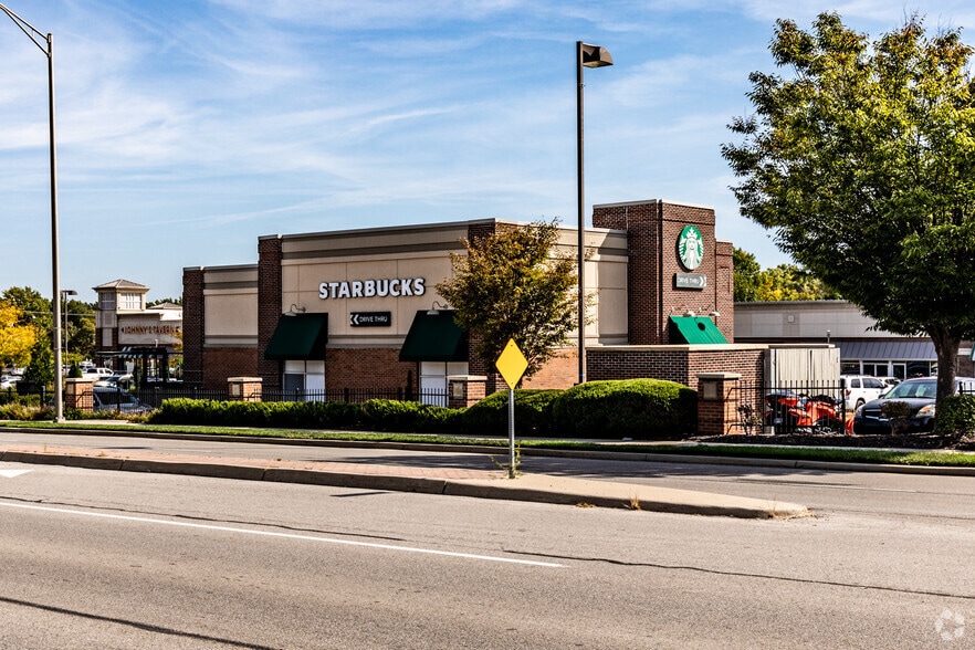 More Photos Of 8701-8909 W 95th St, Overland Park Unknown For Lease