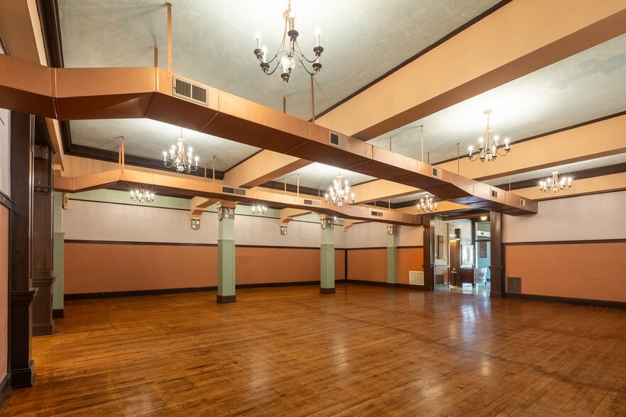 More Photos Of 1329 Walnut St, Murphysboro Office For Sale