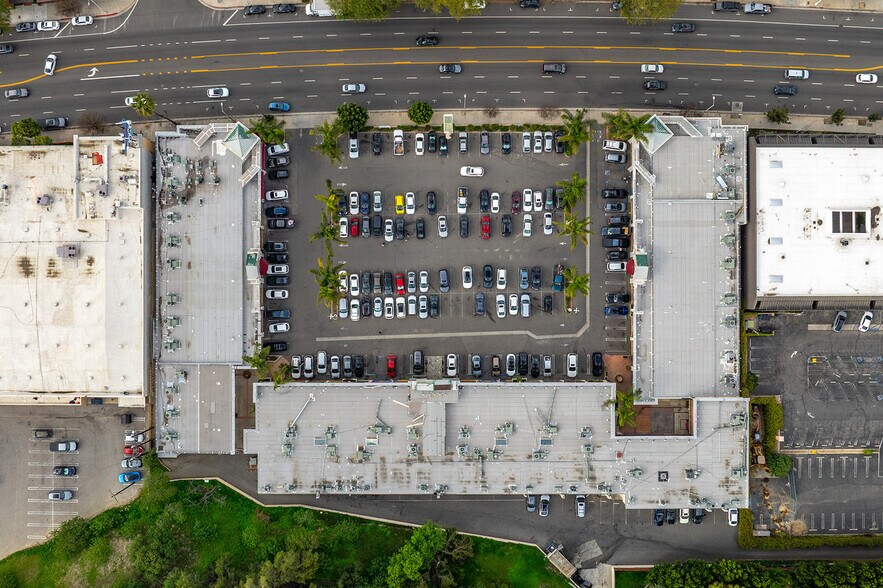 More Photos Of 19522-19598 Ventura Blvd, Tarzana General Retail For Sale