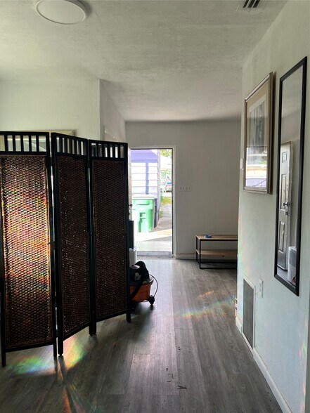 More Photos Of 2021 Thrace St, Tampa Office Residential For Sale