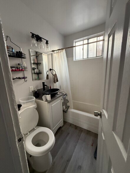 More Photos Of 732 W 76th St, Los Angeles Apartments For Sale