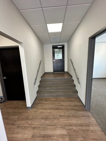 More Photos Of 3023 E Kemper Rd, Cincinnati Warehouse For Lease