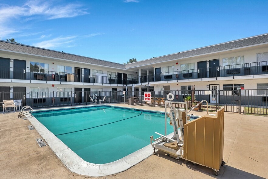 More Photos Of 4071 US 17, Richmond Hill Hotel For Sale