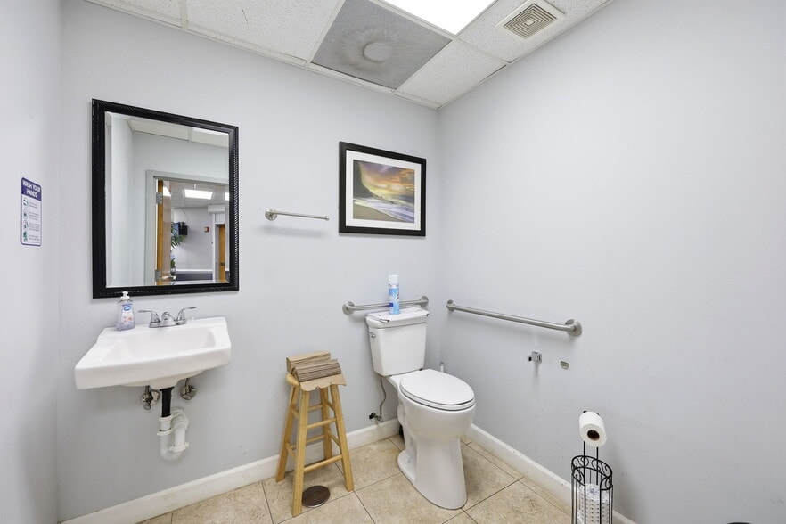 More Photos Of 502 McKnight Dr, Knightdale Medical For Sale