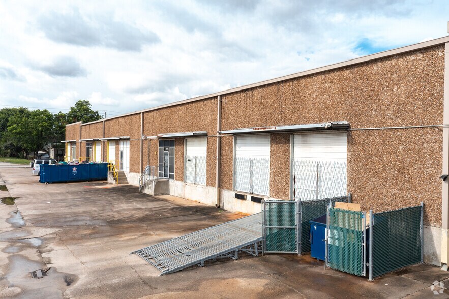 More Photos Of 1202-1398 Harris St, Houston Warehouse For Lease