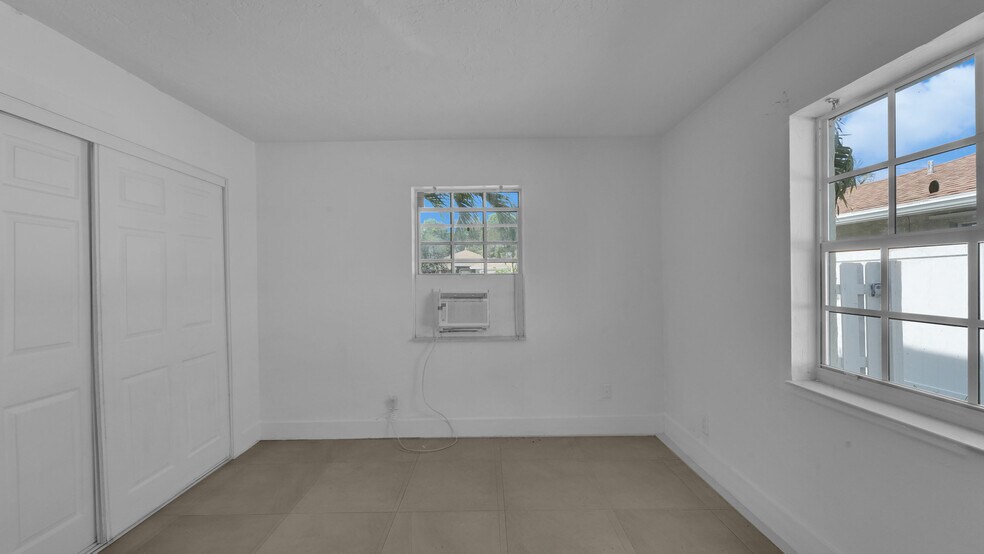 More Photos Of 715 Washington Ave, Lake Worth Apartments For Sale