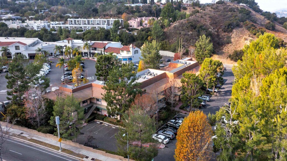More Photos Of 22231 Mulholland Hwy, Calabasas Office For Lease