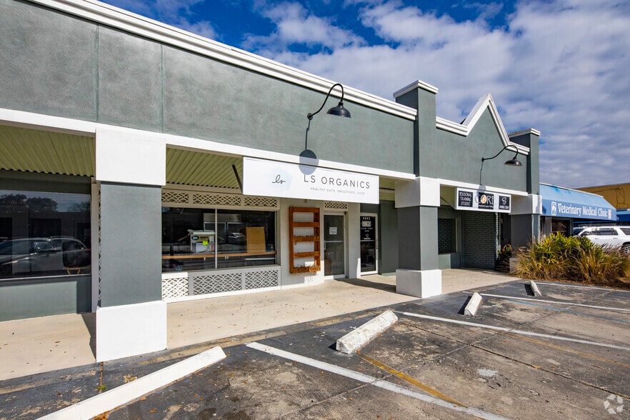 More Photos Of 4245 Henderson Blvd, Tampa Storefront For Lease