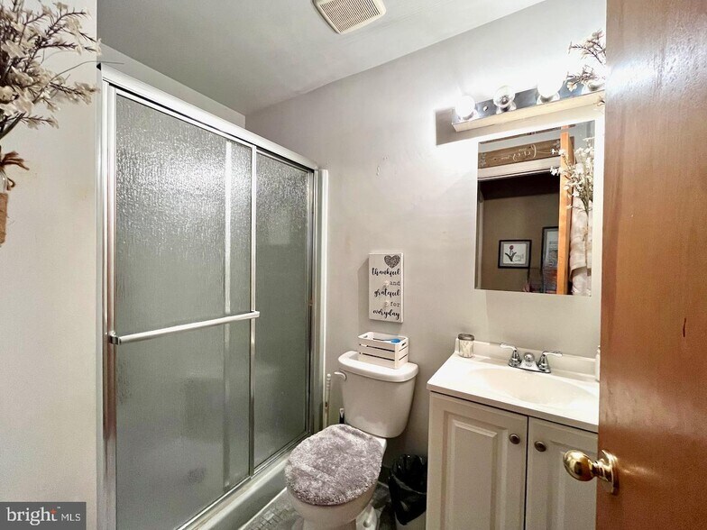 More Photos Of 10 Shady ln, Rockledge Flex For Sale