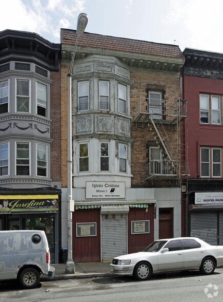 Primary Photo Of 186 Ocean Ave, Jersey City Storefront Retail Residential For Lease
