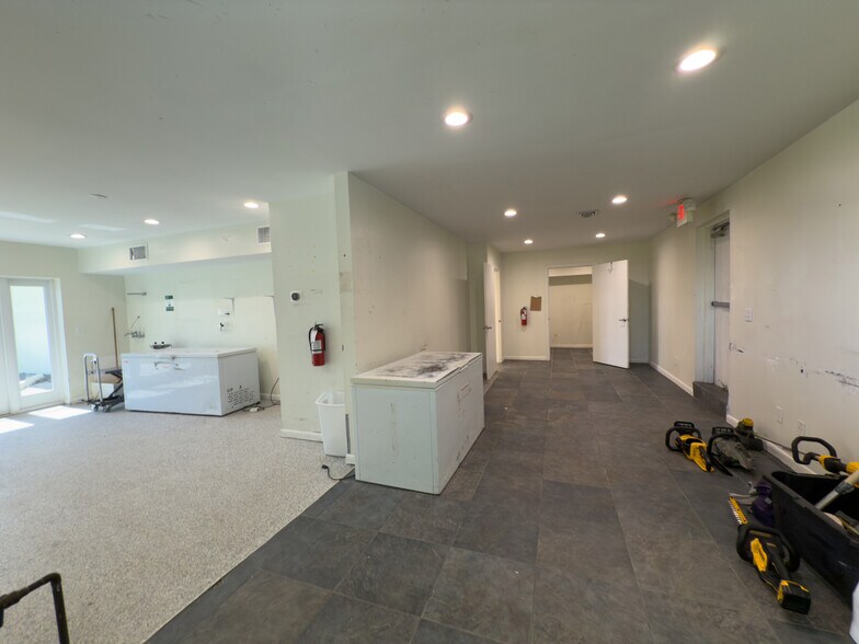 More Photos Of 805 N Federal Hwy, Boynton Beach Freestanding For Sale