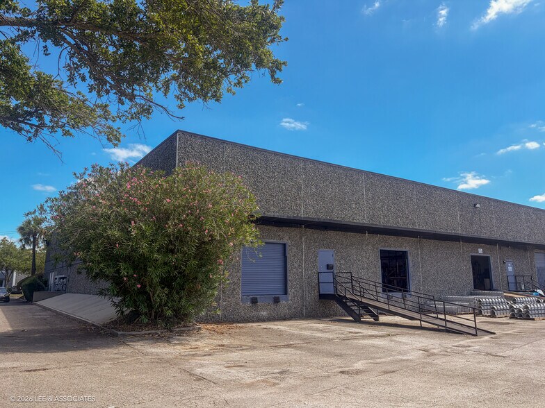 More Photos Of 1057 Ellis Rd N, Jacksonville Warehouse For Lease