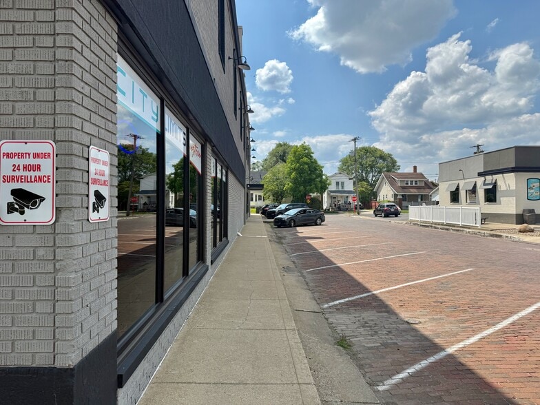 More Photos Of 641 Lincoln Way W, Massillon Showroom For Lease
