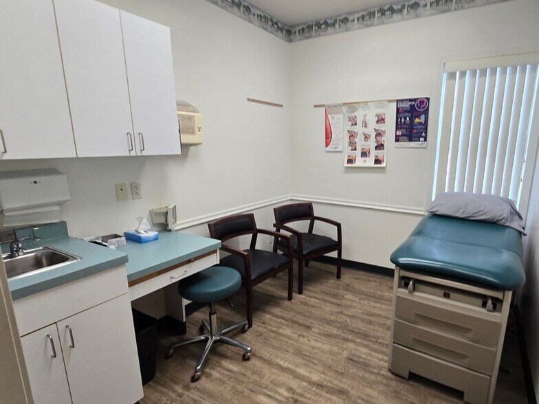 More Photos Of 45 Webster Commons Blvd, Webster Medical For Sale