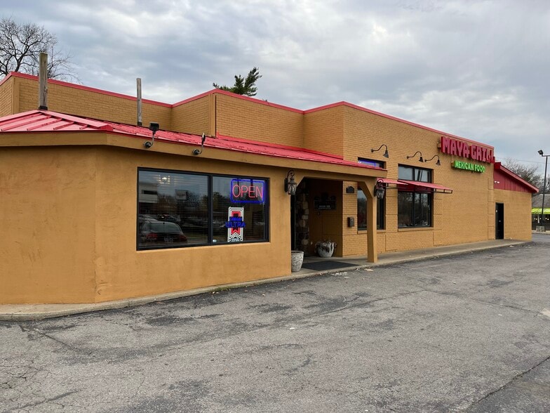 More Photos Of 805 Old Fort Pky, Murfreesboro Freestanding For Sale