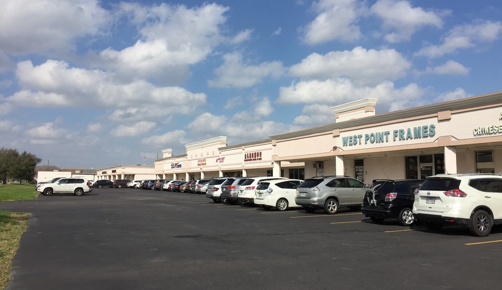 More Photos Of 6515 Corporate Dr, Houston Storefront Retail Office For Sale