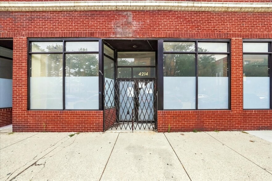 More Photos Of 4200-4220 Broadway St, Chicago Storefront Retail Residential For Lease