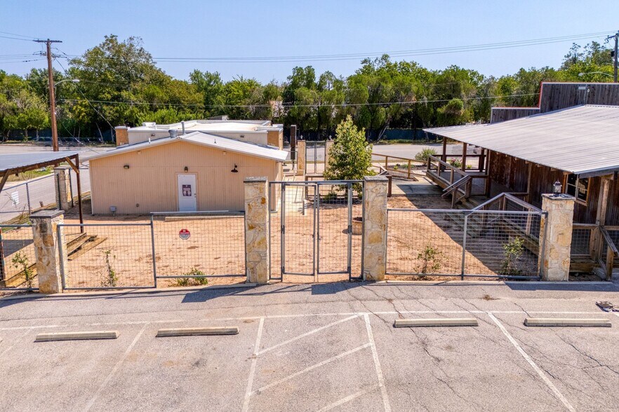 More Photos Of 1119 N Main St, Taylor Convenience Store For Sale