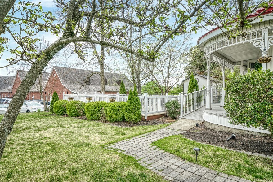 More Photos Of 232 N Peachtree Ave, Cookeville Restaurant For Sale