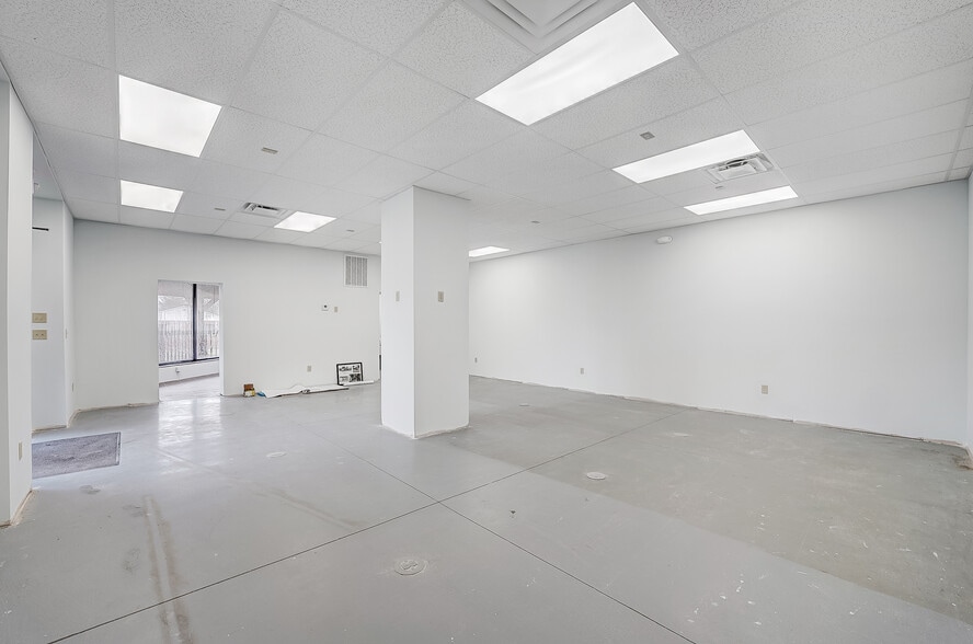 More Photos Of 53 E Market St, Germantown Restaurant For Sale
