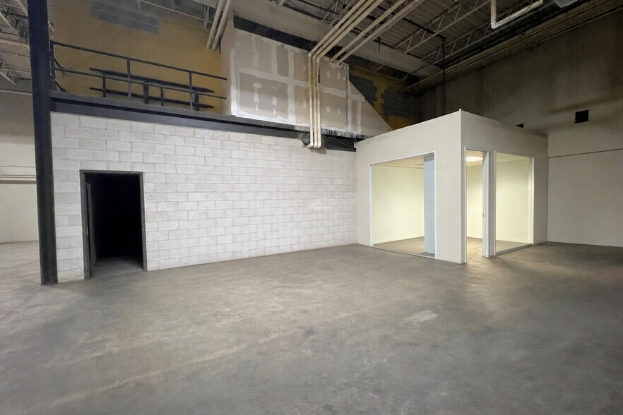 More Photos Of 30 Nutmeg Dr, Trumbull Research And Development For Lease