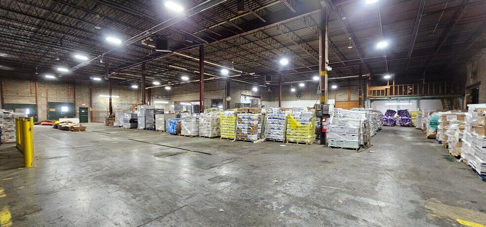 Primary Photo Of 1 Hampshire Dr, Milford Manufacturing For Lease