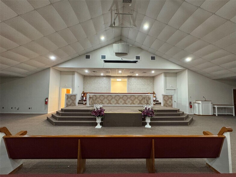 More Photos Of 1427 Russell Rd, Shreveport Office For Sale