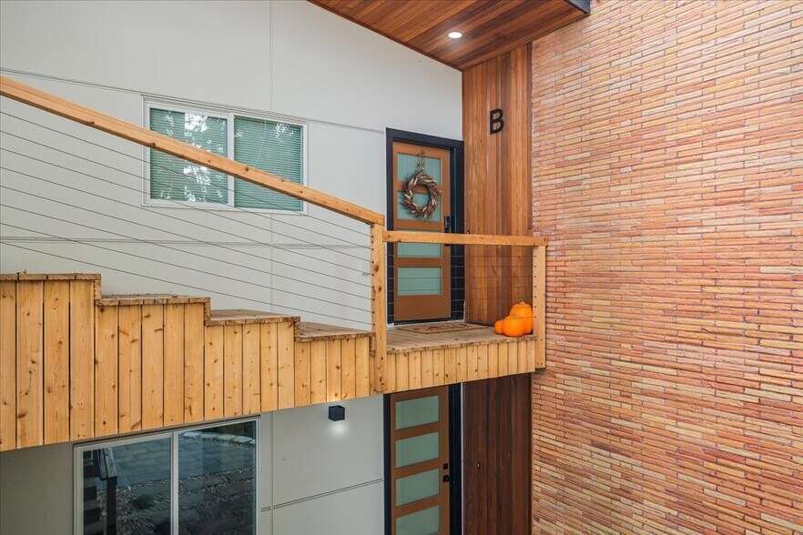 More Photos Of 520 Columbia St, Cathlamet Apartments For Sale