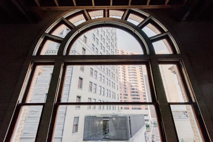 More Photos Of 217 N Charles St, Baltimore Office For Lease