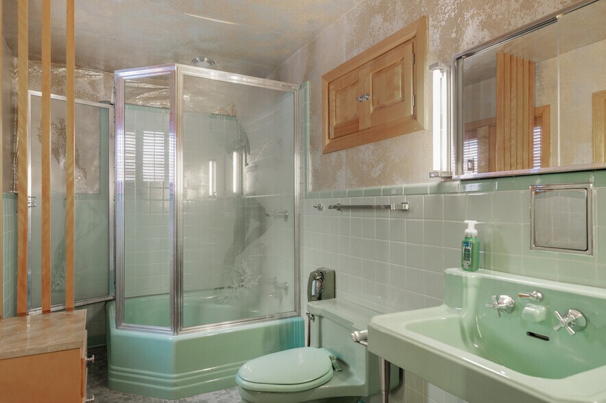 More Photos Of 531 W Main St, Denison Office For Sale