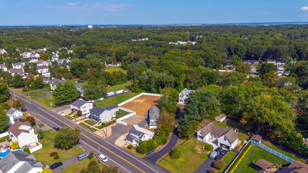 More Photos Of 40 Amboy Rd, Old Bridge Flex For Sale