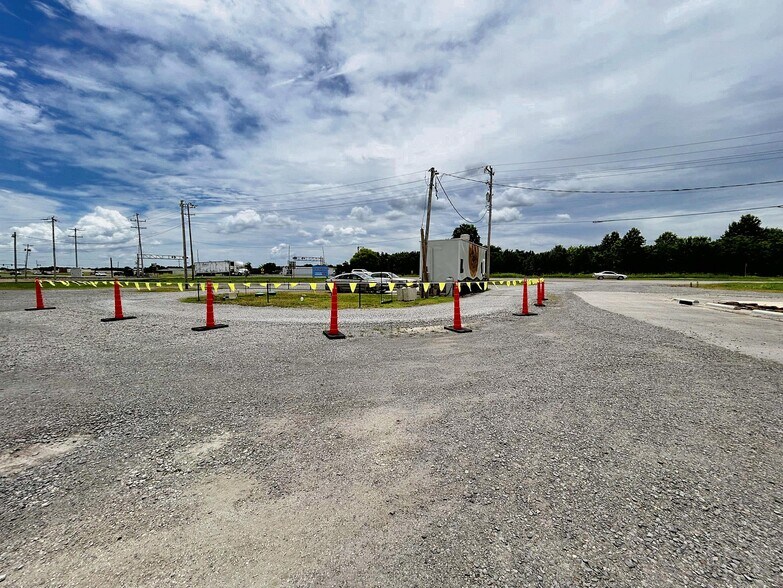 More Photos Of 120 W Peak Blvd, Muskogee Freestanding For Sale