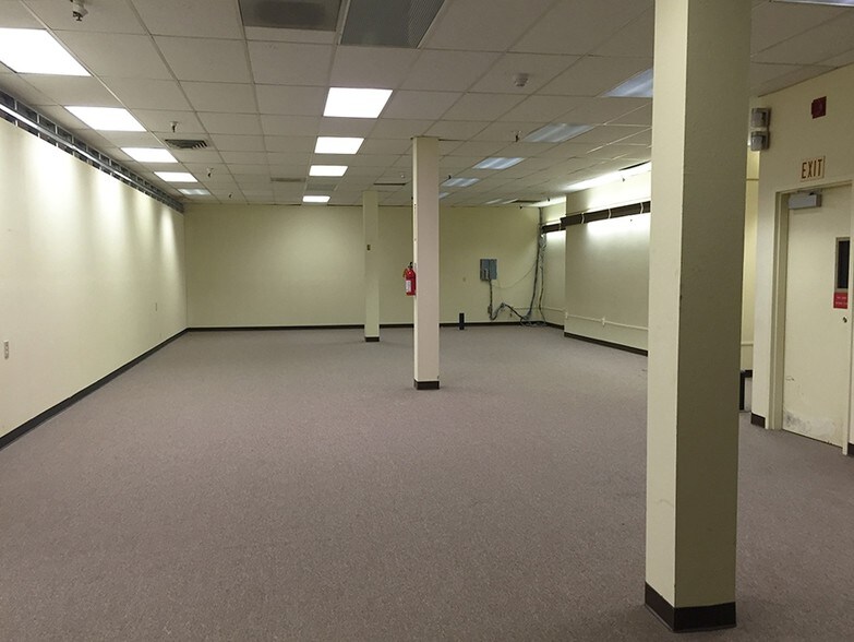 More Photos Of 1700 Market St, Redding Office For Lease