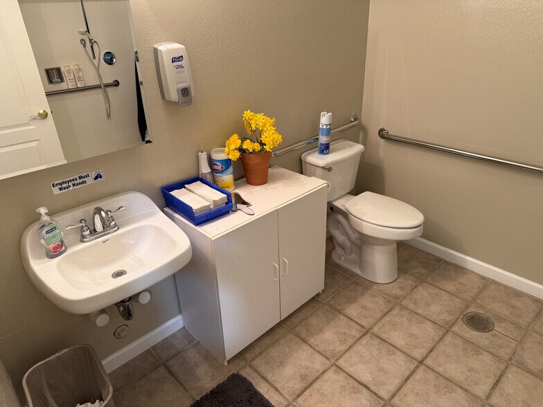 More Photos Of 4328-4330 Redwood Hwy, San Rafael Research And Development For Sale