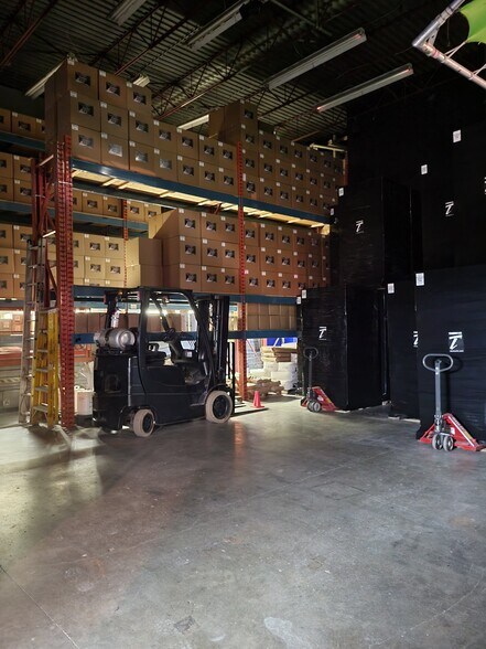 More Photos Of 140-144 Riverside Dr, North Vancouver Distribution For Sale