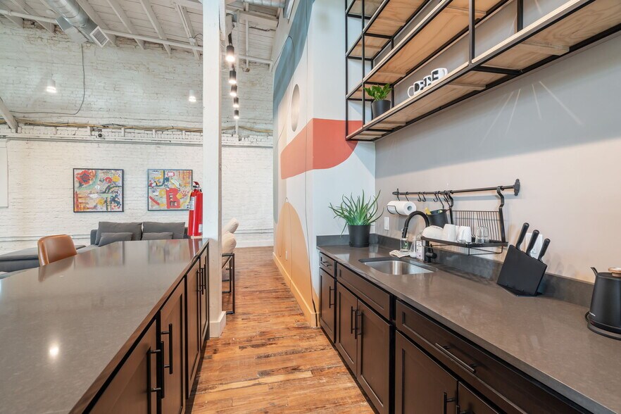 More Photos Of 828 N Broadway St, Knoxville Coworking Space