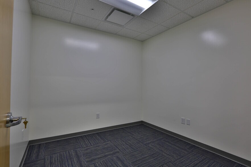 More Photos Of 118-122 Charcot Ave, San Jose Flex For Lease