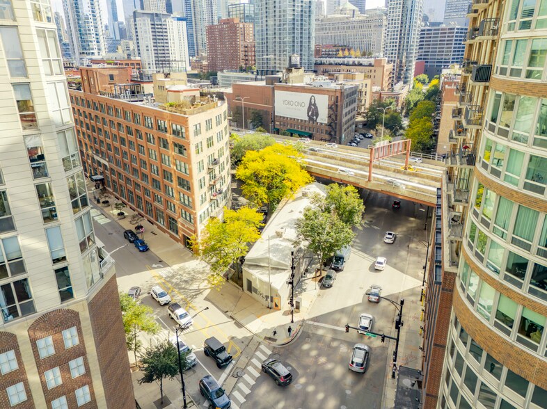 More Photos Of 430 W Ohio St, Chicago Showroom For Sale