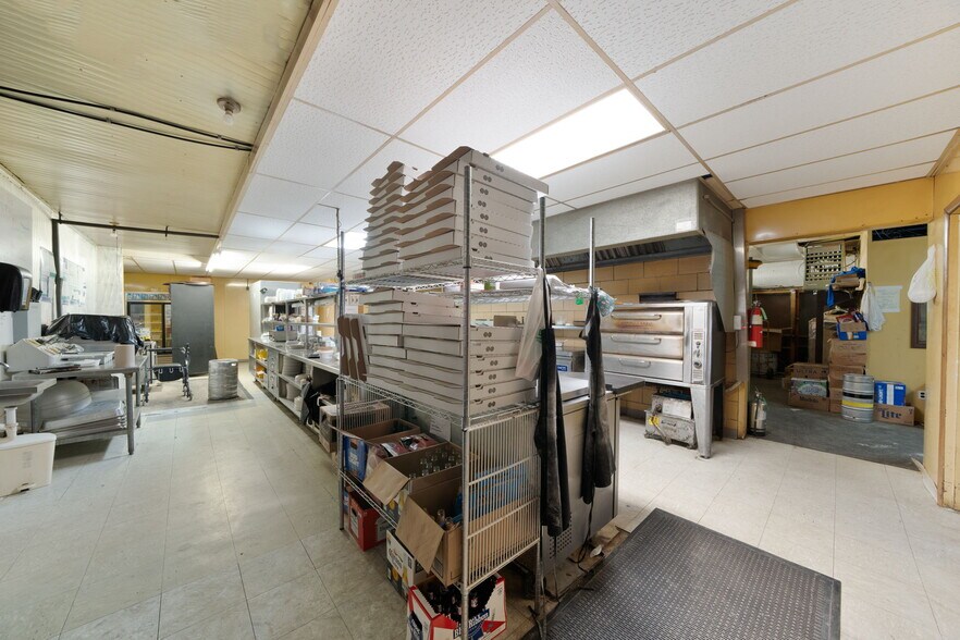 More Photos Of 18089 W State St, Vandalia General Retail For Sale