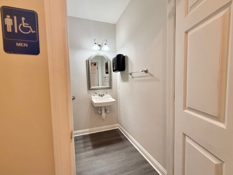 More Photos Of 4745 Sutton Park Ct, Jacksonville Medical For Sale