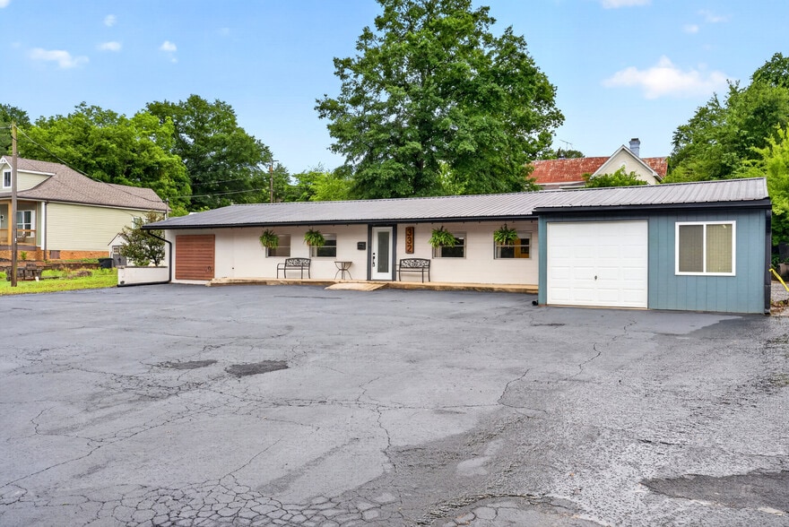 Primary Photo Of 332 S Howard Ave, Landrum Freestanding For Sale