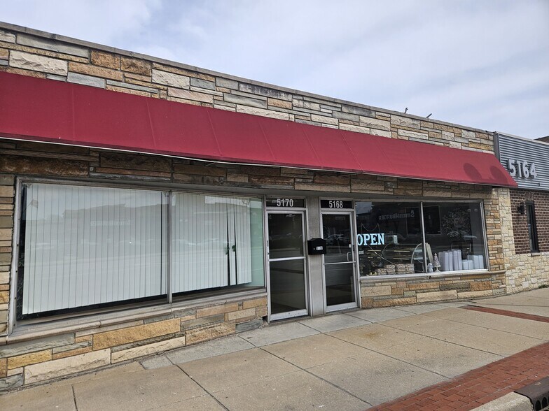 More Photos Of 5168-5172 W 95th St, Oak Lawn Storefront For Sale