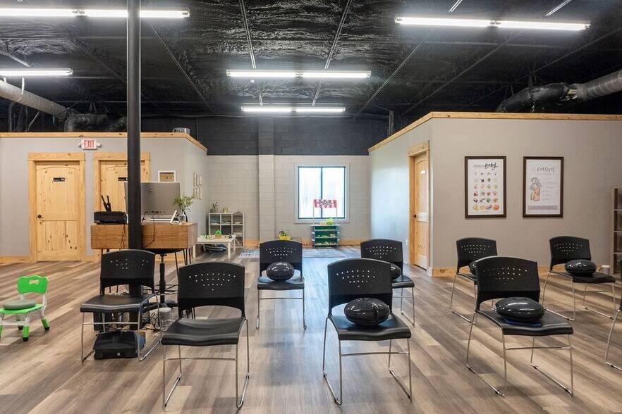 More Photos Of 214 S Church St, Dublin Flex For Sale