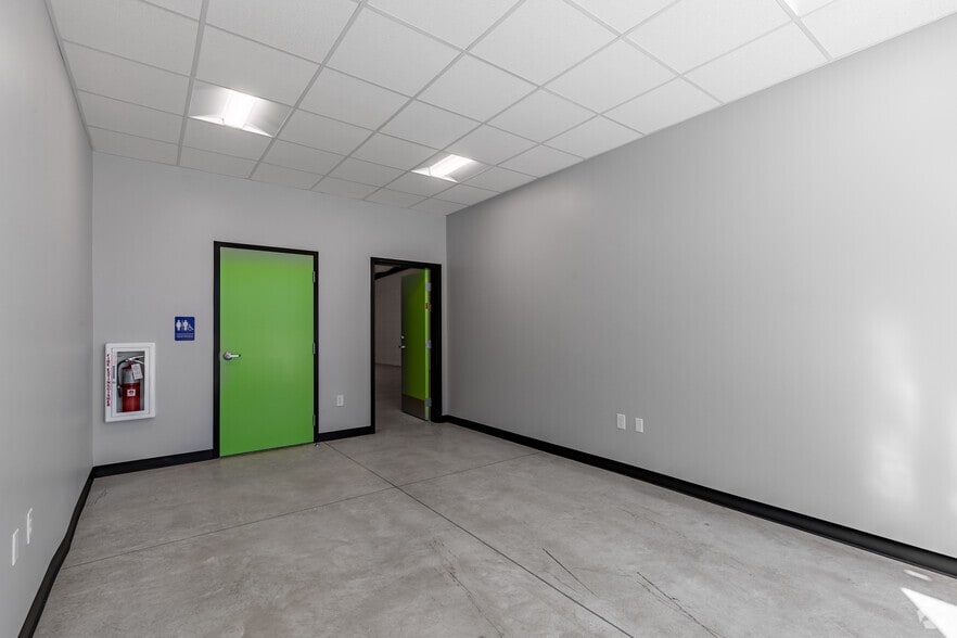 More Photos Of 8114 City Base Landing, San Antonio Unknown For Lease